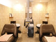 ラフ 八乙女(Rough)の雰囲気(シャンプー台はフルフラット♪心地よい寝心地を◎)