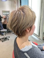 アリイ(ali'i) 白髪ぼかし×ショートスタイル