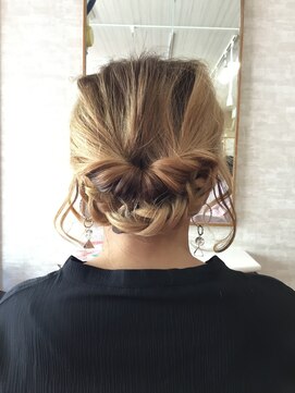 キュアラ(CUARA) 簡単編み込みアップスタイル