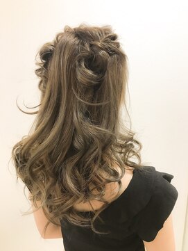 ファレ(Phalae) ソフトツインハーフアップ