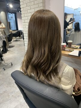 リーオオサカ(Lee Osaka) ベージュカラー