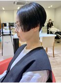 黒髪ダークアッシュ20代30代40代大人ハンサムショート