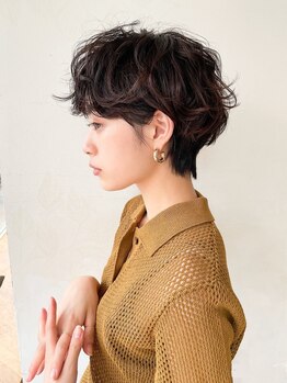 オブヘアージユウガオカ(Of HAIR Jiyugaoka)の写真/くしゃっとした質感がこなれ感と色っぽさを演出*普段のfashionもグッとオシャレに。【自由が丘/学芸大学】