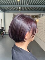 シダ(sida)&nbsp;「30代40代50代耳かけショート　白髪ぼかしハイライトパープル」
