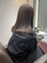 ザトエル 栄(THE TOEL) ラベンダーグレージュミディアム切りっぱなしボブ髪質改善