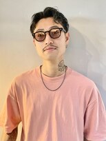 ヒトワ(hitowa)&nbsp;センターパート/毛流れパーマ/ツーブロック/黒髪/メンズパーマ