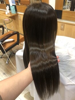 ジータヘアデザイン 大森店(GHITA hair design)の写真/オイルが導く艶と透明感のイノアカラーと髪質改善で、触れたくなるなめらかさを実現するあなただけのサロン