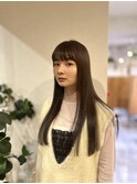 ナチュラルなストレートヘア
