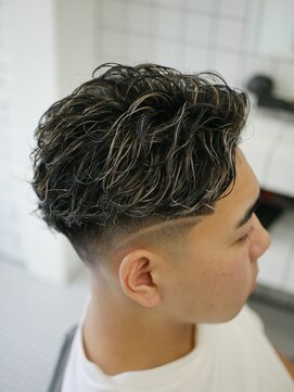 ブレス 神宮前店(BLESS) メッシュ+デザインパーマ