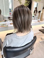 シェルハ(SHELHA)&nbsp;グレージュハイライト/外はねボブ