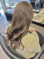 ケンジ ツルヤチョウ(KENJE tsuruyacho)&nbsp;ベージュカラー/巻き髪/ロングヘア/透明感カラー