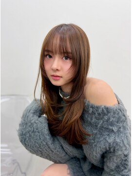 ヒュー 広島(HEW) 王道かわいいシースルーバングレイヤーハッシュカットグレージュ