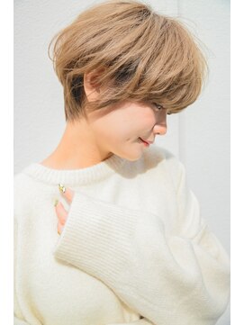 トローノ 栄(TRONO) くすみハイトーンベージュくびれショートヘア