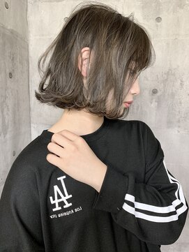 オリンテ バイ レシッド 表参道(orente by rcid) orente 表参道斜めバング切りっぱなし×シルキーベージュ