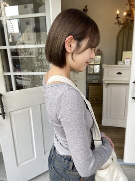 ケイリー(KAYLEE) ベージュカラー　ボブ