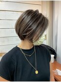 白髪ぼかしハイライト×ショートボブ