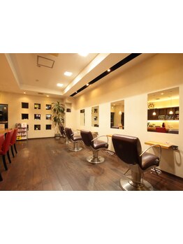 お客様の声に耳を傾け、一人ひとりに寄り添った接客と施術で、あなたの魅力を引き出すスタイルに！