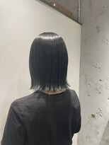 ソランテ(SOLLANTE) 切りっぱななしボブ、ブルーブラック