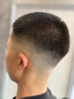 メグロバーバーショップロッポンギ 目黒六(MEGURO BARBER SHOP 6PPONGI) 坊主フェード×ナチュラルなダウンパーマ