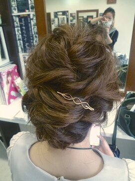 ヘアセットサロンエッジ(Edge) 結婚式お呼ばれルーズシニヨン
