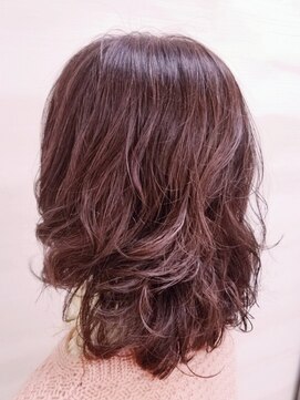 バースデイ 昭島店(Birthday) 軽やかなレイヤーと動きでエレガントなパーマスタイル