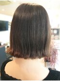 切りっぱなし外はねボブ