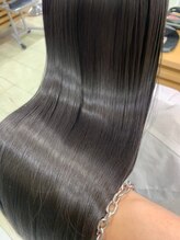 【髪質改善トリートメントプレミアムver.】髪質改善にクセ毛を緩和するストレート効果を追加したメニュー♪