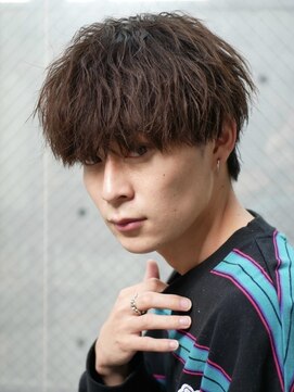 イーラ(era) 緩めツイストスパイラルパーママッシュ刈り上げツーブロック