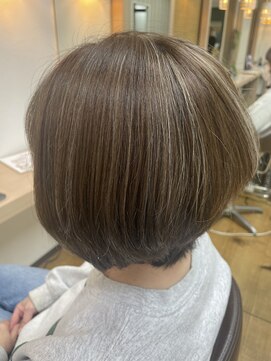 アクイール(ACCUEILLIR) 白髪ぼかしハイライト×グレージュ