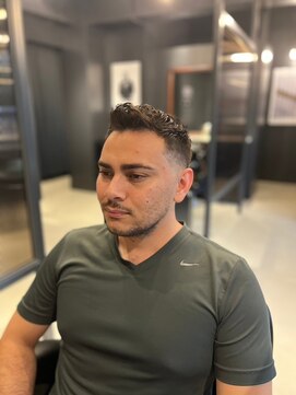 ザマンリバレッジニューヨーク(THE MAN LeverageNewYork) 大人外国人風アップバングフェード：大村　大心