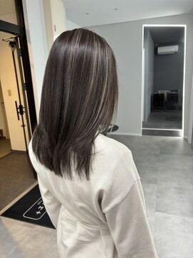 ナンバー 竪町(number+) 白髪が目立たないハイライトベージュ