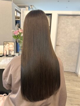 ヴィサージュバスク(VISAGE ba.s.k) アイロン要らずの艶髪に『美髪矯正』