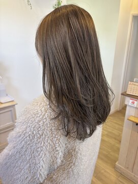 ジジ 栃木本店(Gigi) レイヤーカット×オリーブベージュ