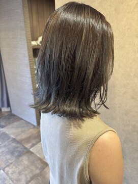 イロハ(iroh) イルミナカラー/くびれヘア/白髪ぼかしハイライト