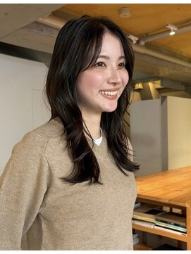 ケイトテイラー(KATETAYLOR) ミディアムレイヤーカット透明感グレージュ