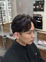 リレーションメンズヘアー(RELATION MEN'S HAIR)&nbsp;スパイラルパーマツーブロックセンター分けスペインカール
