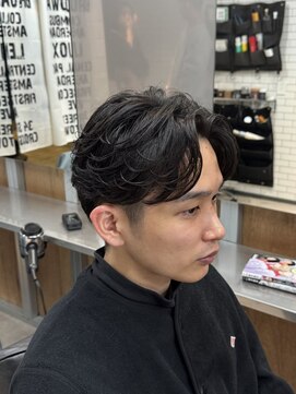 リレーションメンズヘアー(RELATION MEN'S HAIR) スパイラルパーマツーブロックセンター分けスペインカール