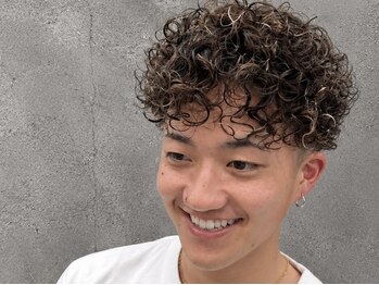 フジヤマバーバーショップ アジト(FUJIYAMA BARBER SHOP ajito)の写真/【明石/メンズサロン】清潔感と遊び心の両立。BARBERだからハードは勿論、ナチュラルも。