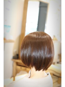 ミュゼ ルノン(MUSE'E LUNON) 艶やかショートボブ