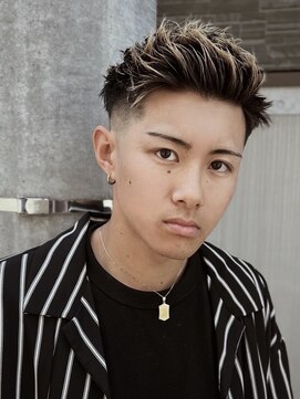 ハーバーズ バイ エムスラッシュ 鎌倉由比ヶ浜(Harbors by M.SLASH) HARBORS鎌倉/ツーブロック/スキンフェード/ハイライトカラー