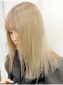 ミルクティーベージュ☆ [新宿駅/斜めバング/グレージュカラー]