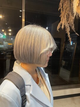 ブービー(BOOBEE) ホワイトシルバーボブ