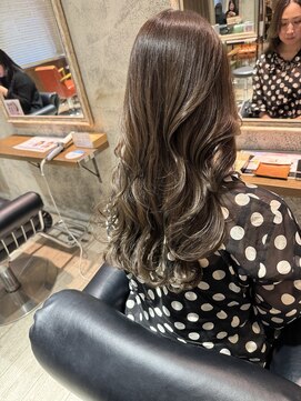 ニーゼロゼロナナ(2007) オリーブグレージュ