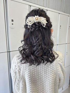 アイディー バイ ケンジ(id. by KENJE) ふわふわお呼ばれハーフアップ