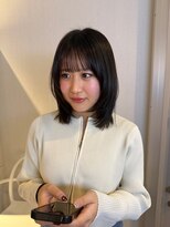 アム(amu) ミディアムレイヤー/顔周りレイヤー/暗髪/オリーブカラー