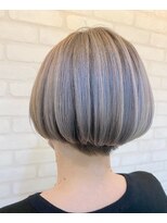 イソラブル(ISOLA-blu) 【人気のコントラストカラー】ミニボブ