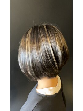 サローネデ アグスティナ バイ サンバンチ(salones de agustina by sanbanchi) ハイライトカラー/オリーブグレージュ×ボブレイヤー