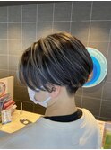 ボブ、ハイライト、刈り上げ、シルバー、ブリーチ