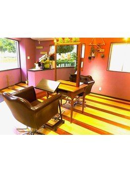 アンティークな家具や小物に囲まれた店内は、バリ風のオシャレな空間♪あなたのお気に入りサロンに☆