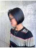 シンプルクールな前下がりボブ